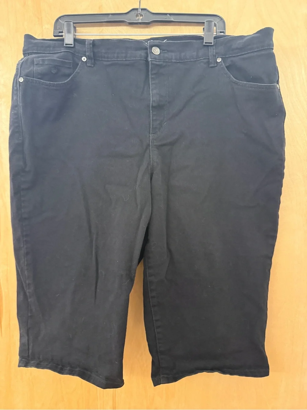 Gloria Vanderbilt Amanda Slimming Effect Embellished Shorts / Skimmers: 18